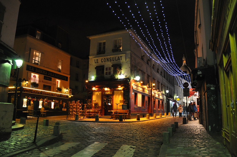 Strade di Montmartre di notte